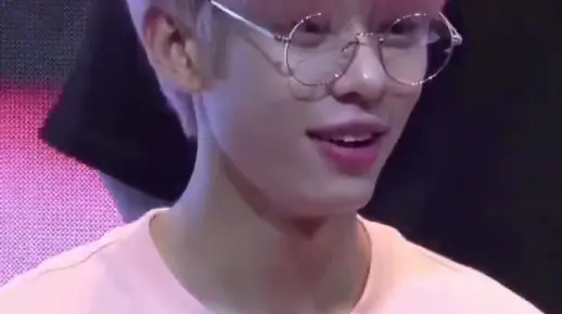 对追了2年的爱豆谎称自己是第一次来签售“怎么看你都是我记得的姐姐啊”