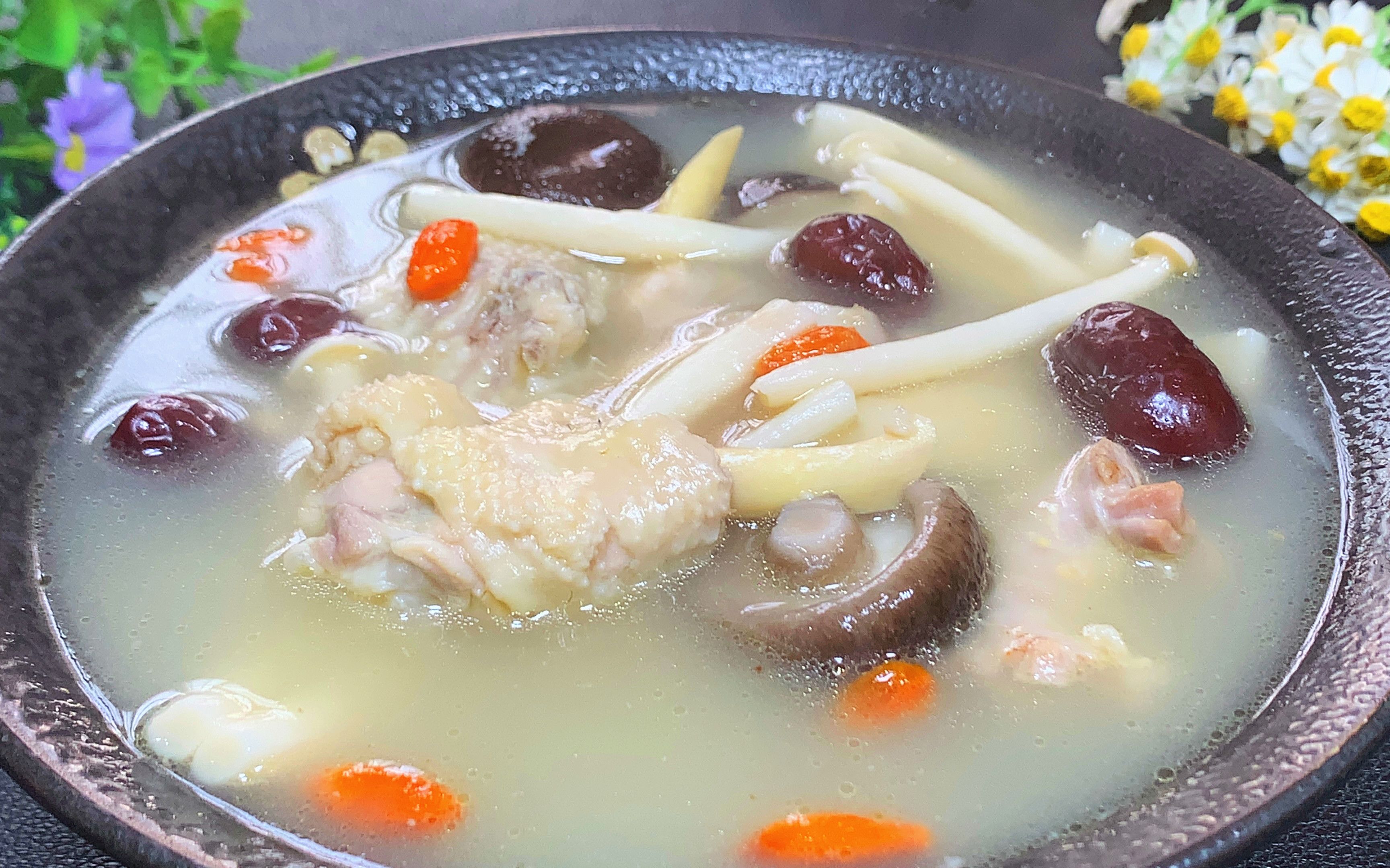 炖鸡汤焯水和直接下锅都是大错,分享诀窍,汤鲜味美,不腥不柴