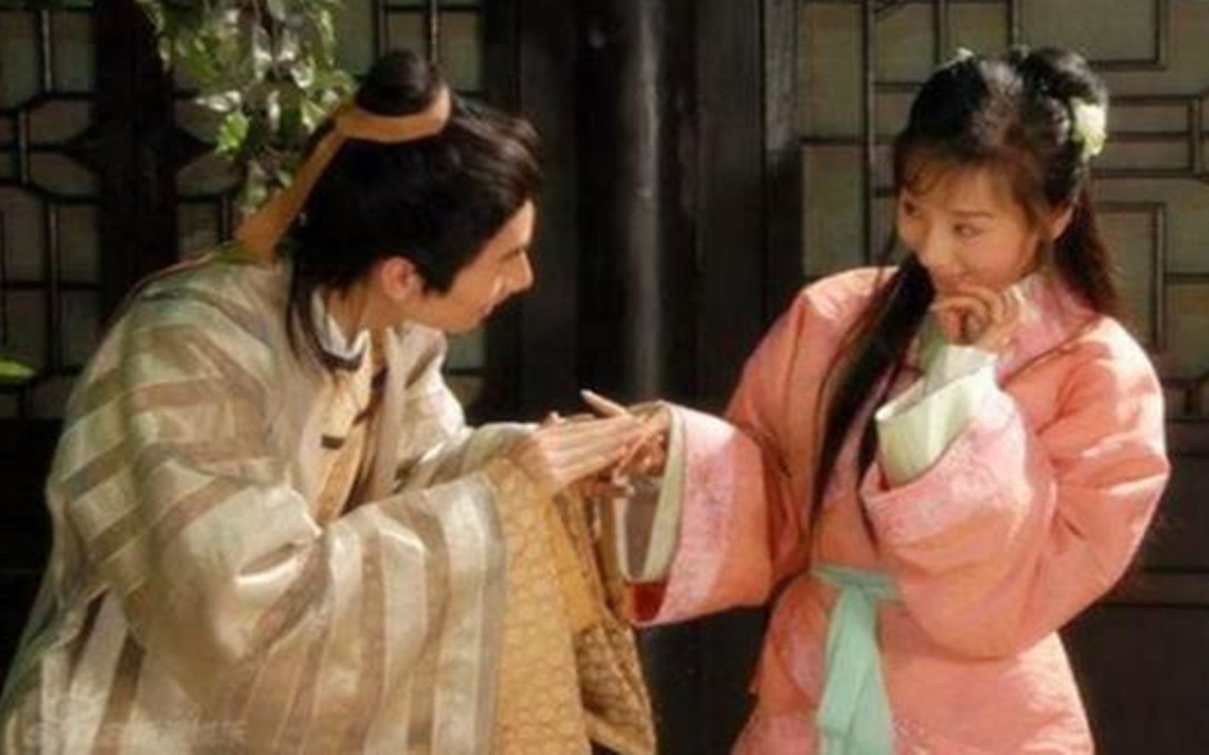 古代的男女"授受不亲"可不是说着玩玩,一旦越界,就要受到惩罚