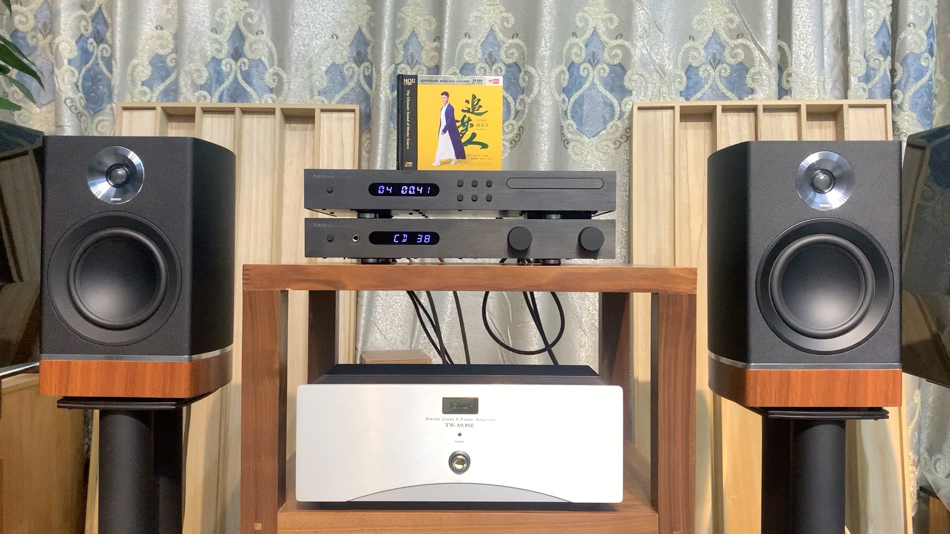 1/6 英国aura优雅vita功放 搭配vivid cd机 推 英国tannoy天朗 b6书架