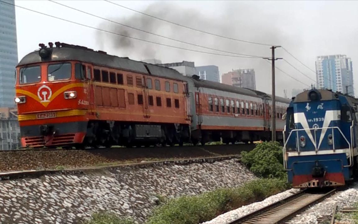 df4b 2389 宁局柳段 牵引k9336与df5 1939 宁局邕段 牵引01561同向而