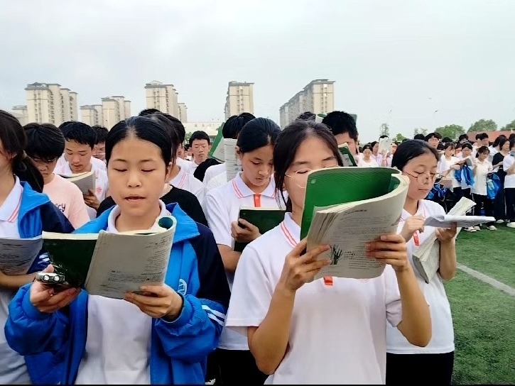 今日,吉安县三中高三学子最后一场晨读!