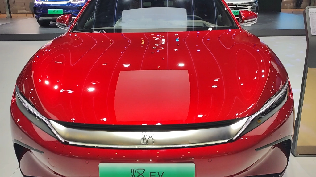 比亚迪汉ev赤帝红还是很漂亮的!