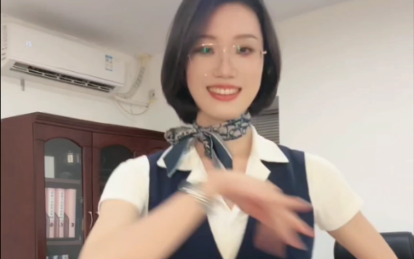 银行小姐姐 小苹果 热舞