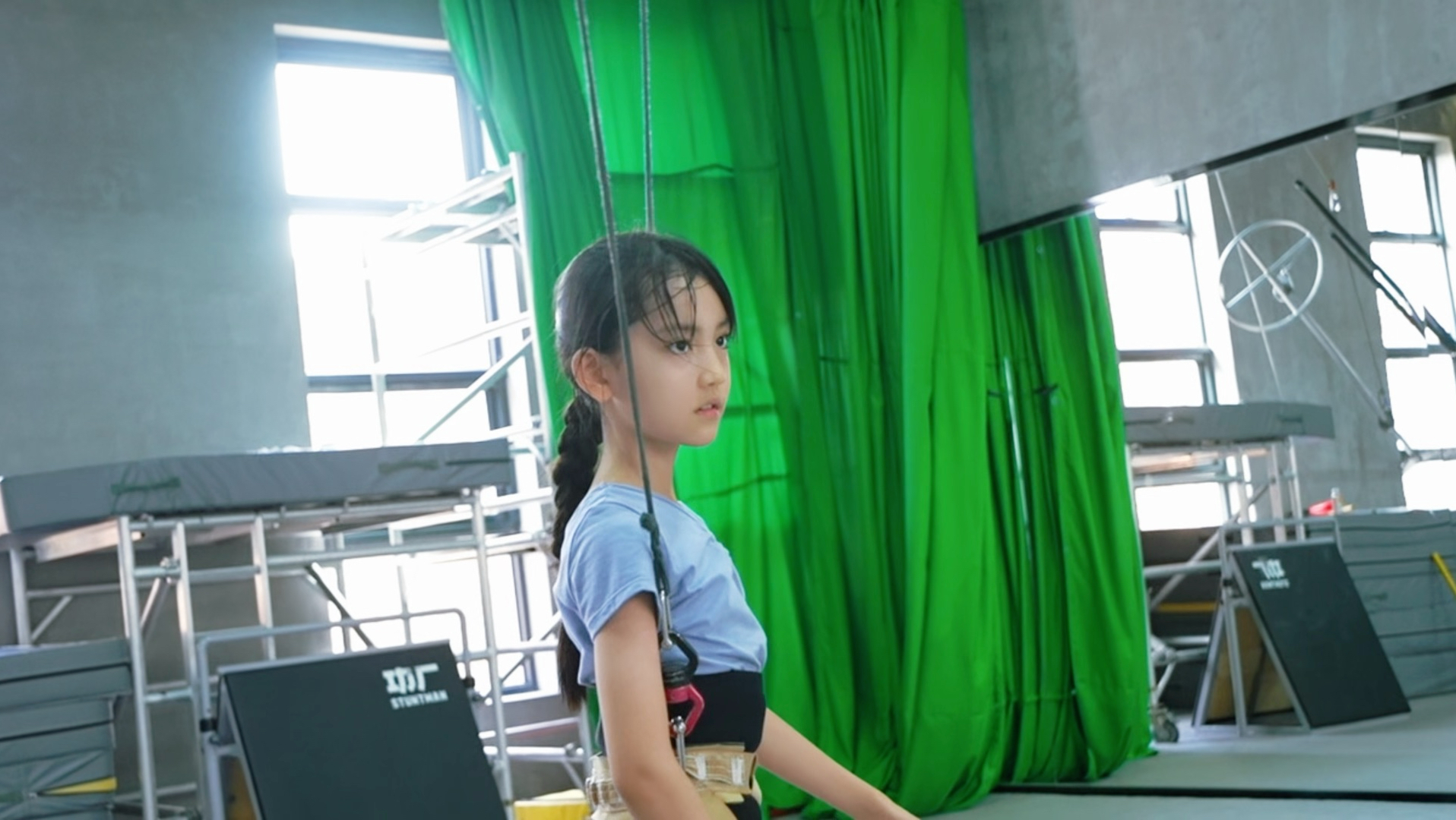 小妹妹第一次练习威亚 上手很快啊