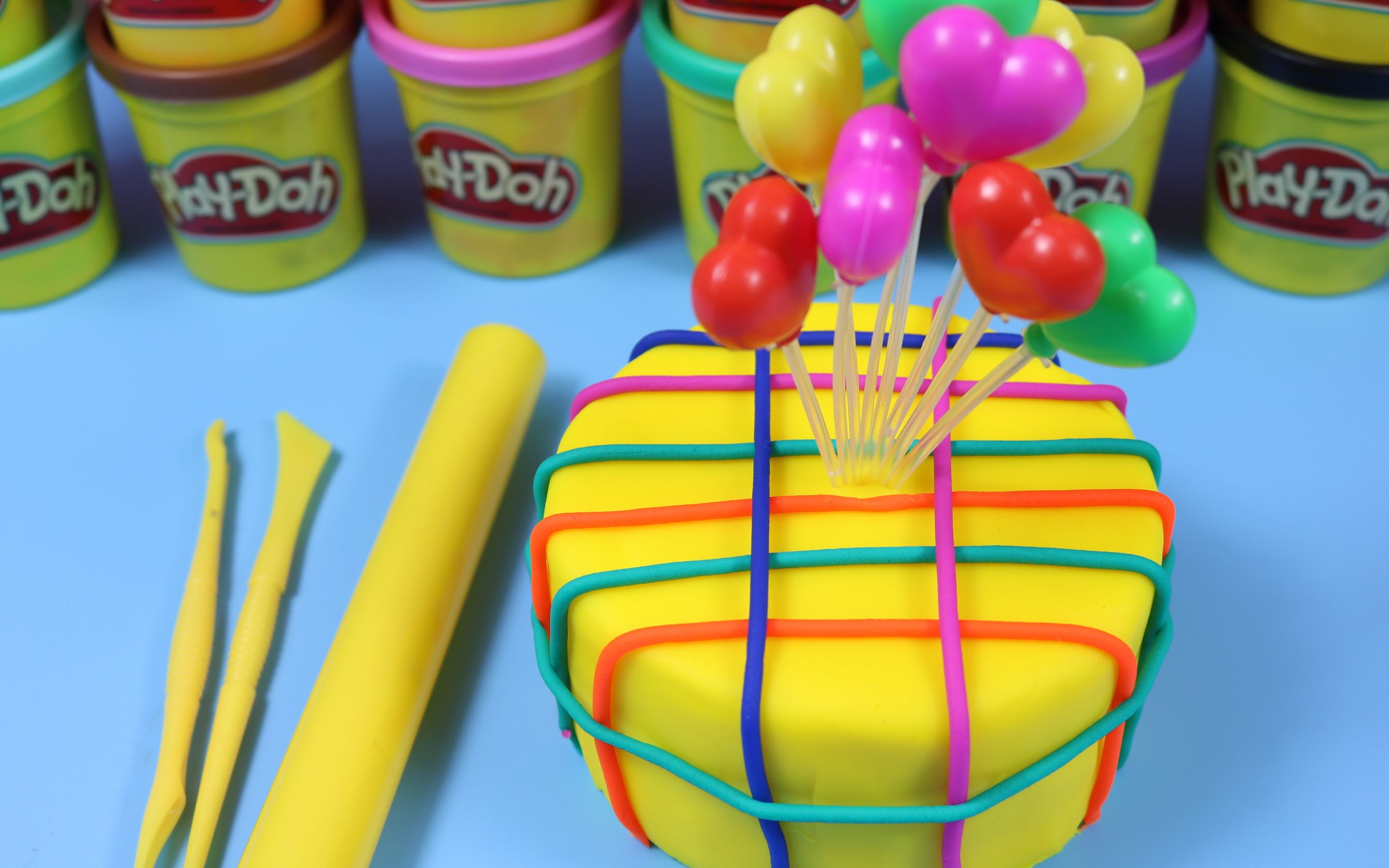 彩泥爱心气球蛋糕