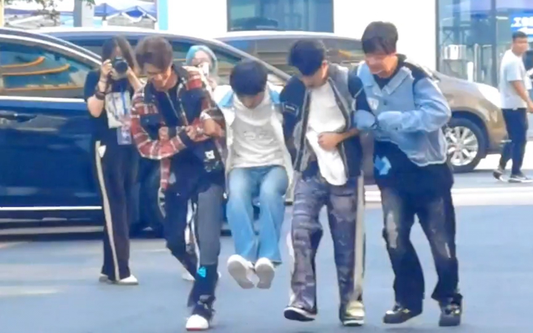 十个勤天 二哥小何陪大哥打提溜 什么路需要董事长