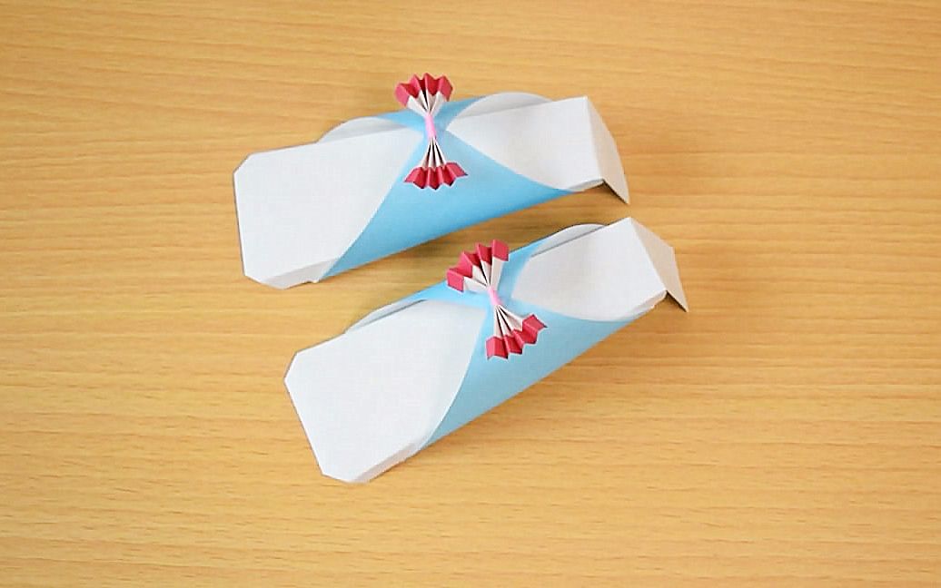 如何折纸漂亮的小凉鞋,方法简单易学,非常有创意!
