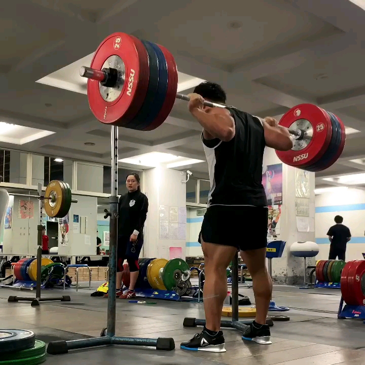 【举重】山本俊树200kg后蹲10次_哔哩哔哩 (゜-゜)つロ 干杯~-bili