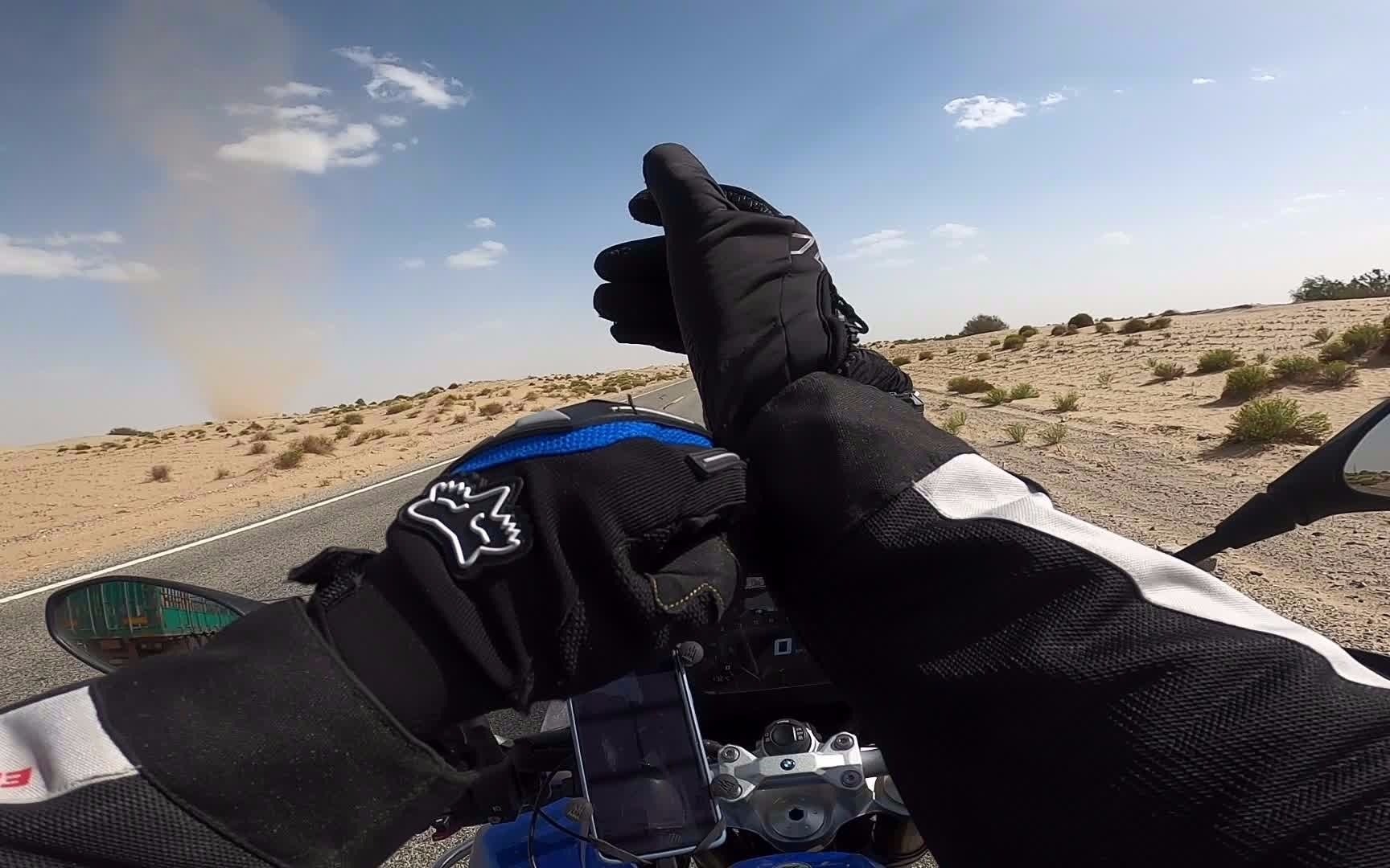 f850adv 摩旅新疆 库车到和田 沙漠公路骑行视角(5)