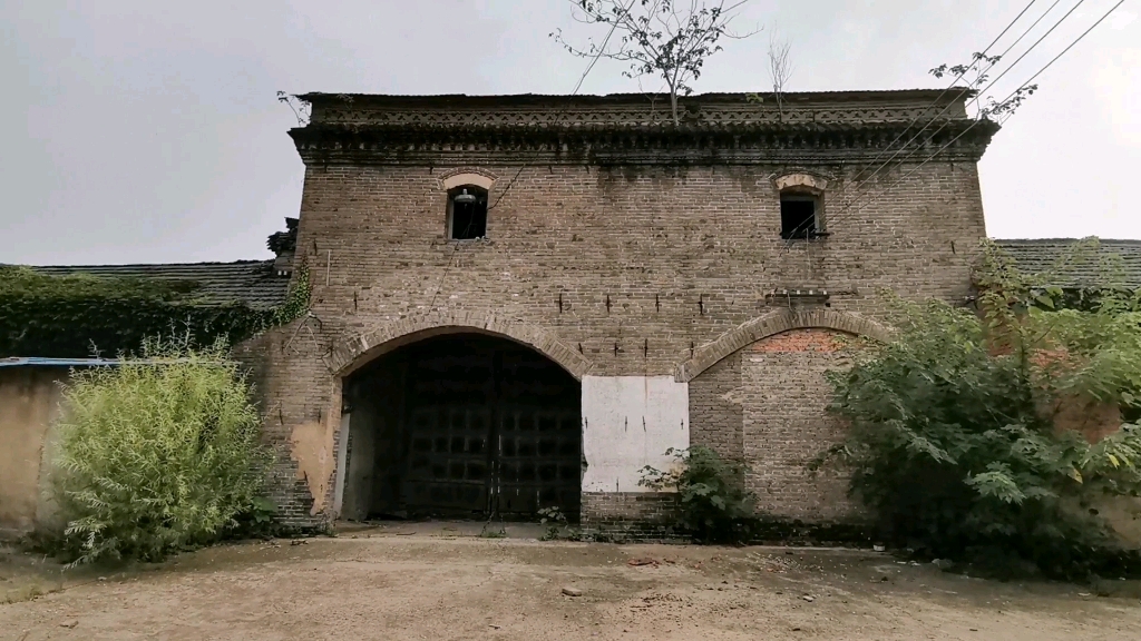 太和县走街串巷,发现一座很老的建筑,谁知道它的历史呢哔哩哔哩bilibili