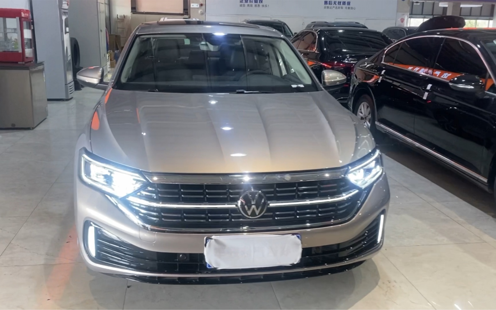 23年顶配版大众速腾,前排座椅通风加热,方向盘加热,多色氛围灯