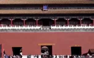 Скачать видео: 故宫匾额上的一支箭，为何至今都没有拔下来，可悲可叹！