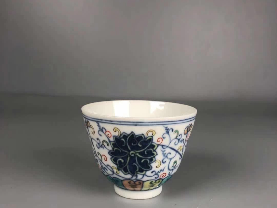 官窑,光绪斗彩《缠枝莲花》纹茶杯