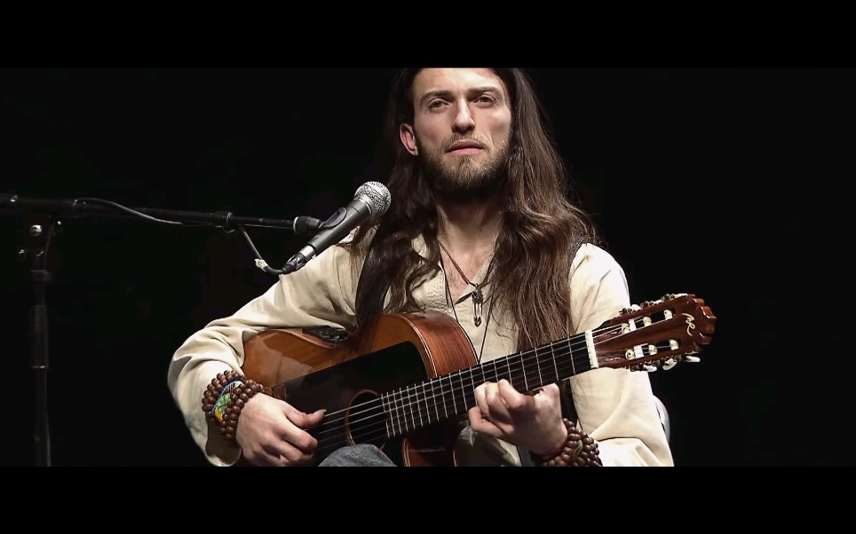 【忧郁尚乏神性】estas tonne - davids entry - live in odeon