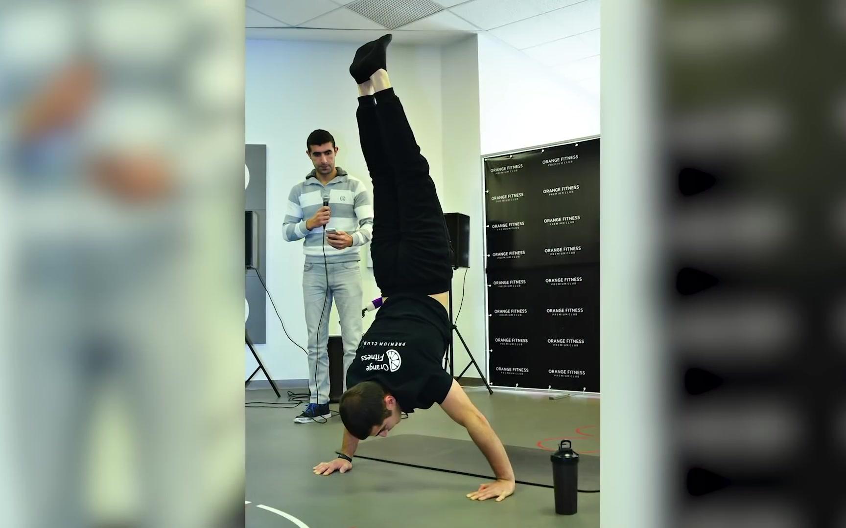 吉尼斯世界纪录一分钟内做倒立俯卧撑最多的人真的厉害了