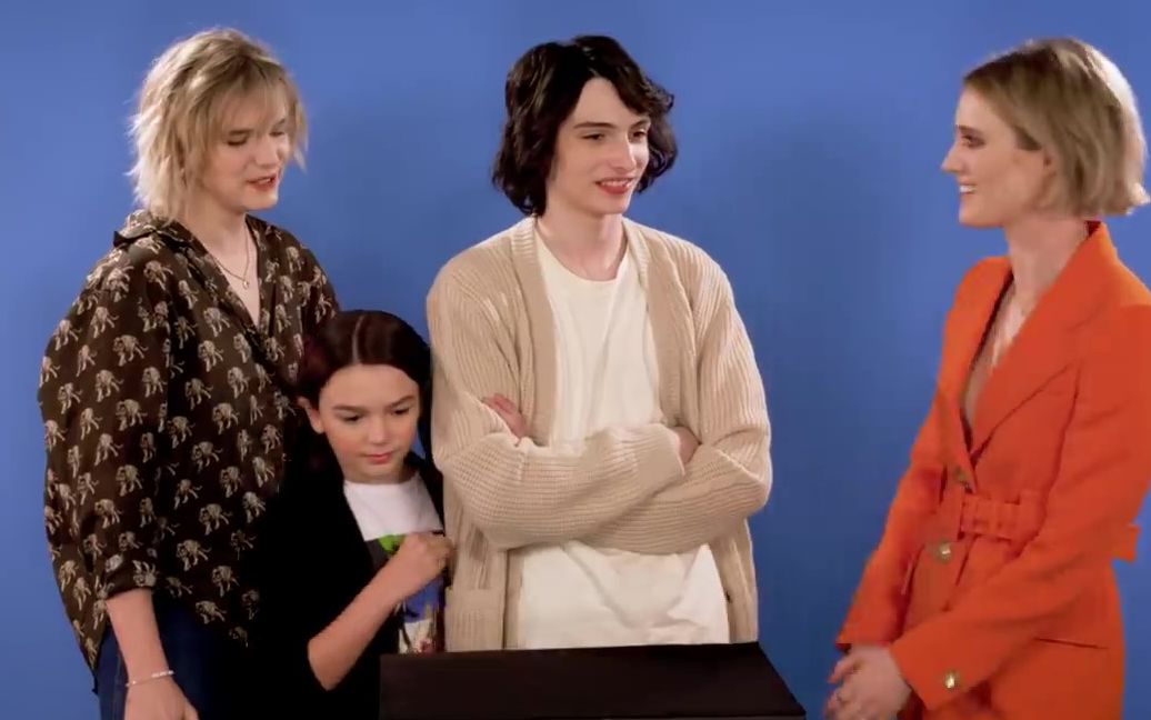 [图]【电影|螺丝在拧紧】Finn Wolfhard暗箱摸鱼，贴心保护Mackenzie Davis、Brooklynn Prince