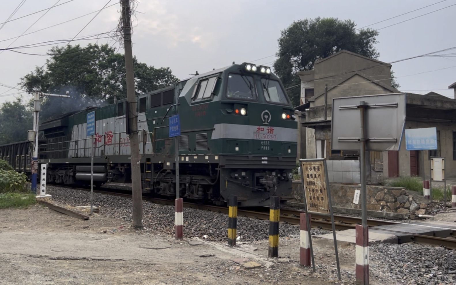 【宁芜线】hxn5货列炸街通过陶庄无人道口