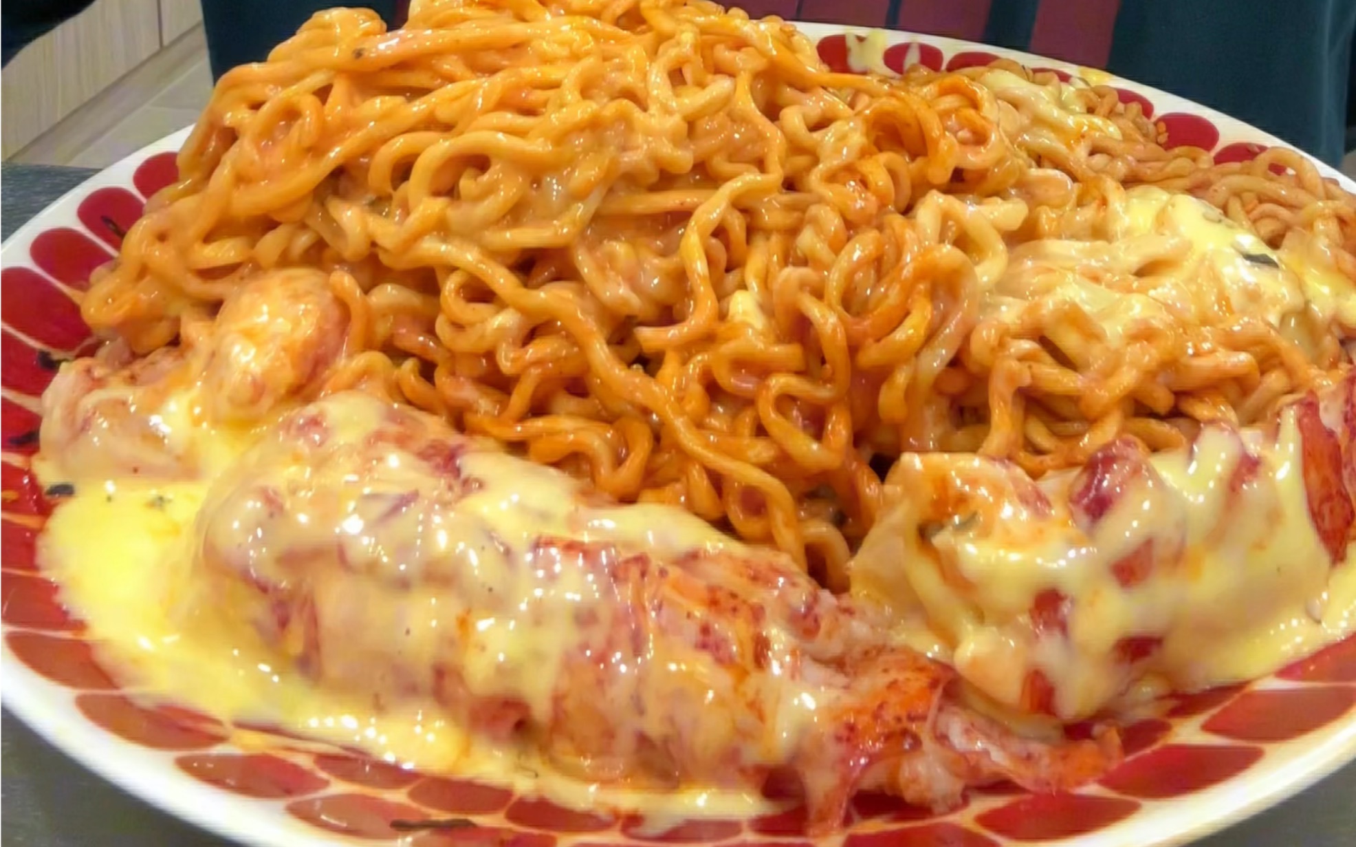 当我拿出这样一份芝士龙虾火鸡面,请问阁下该如何应对