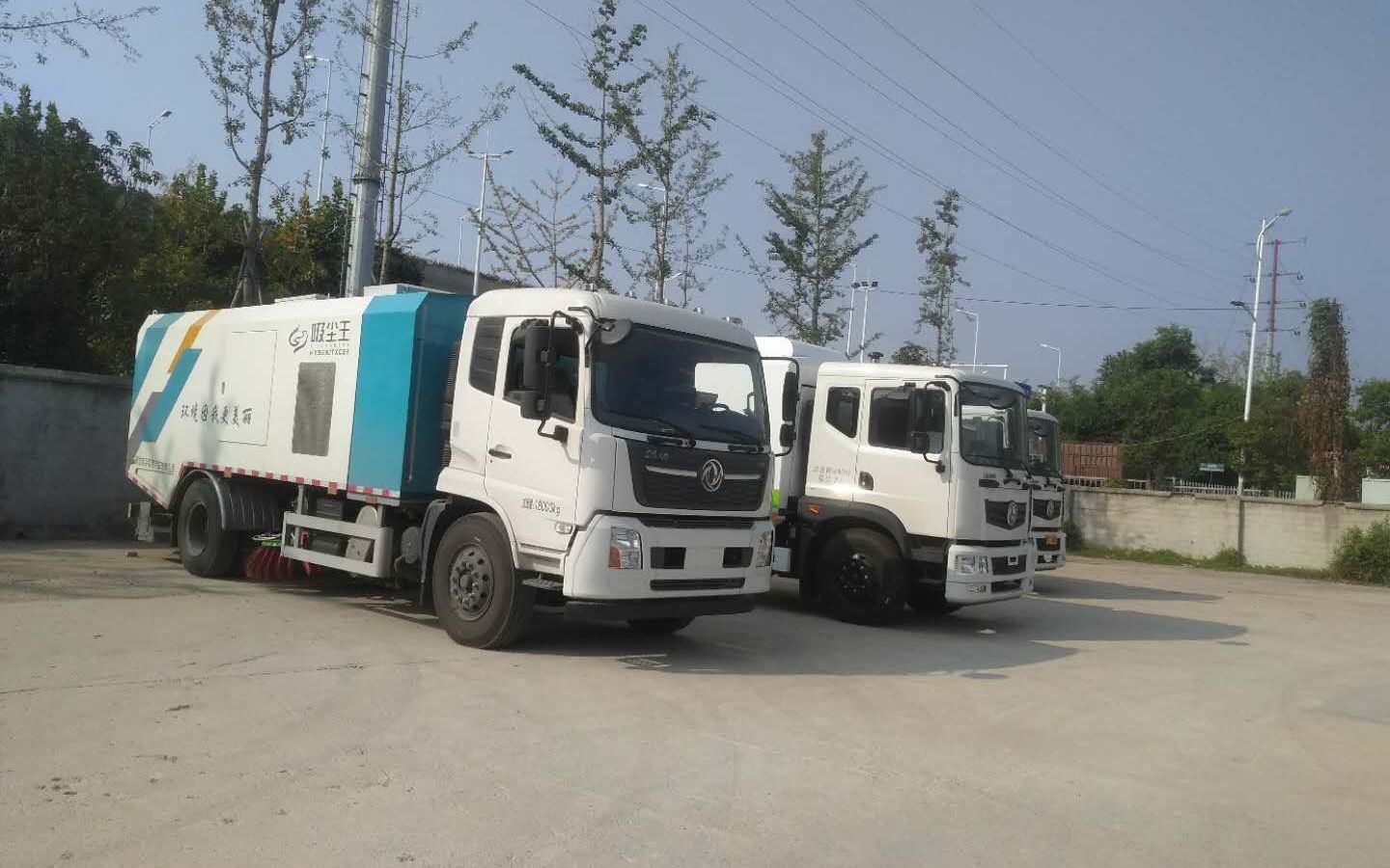 宏宇吸尘王干湿两用吸尘车高速公路铣刨路面吸尘作业视频铣刨路面专用