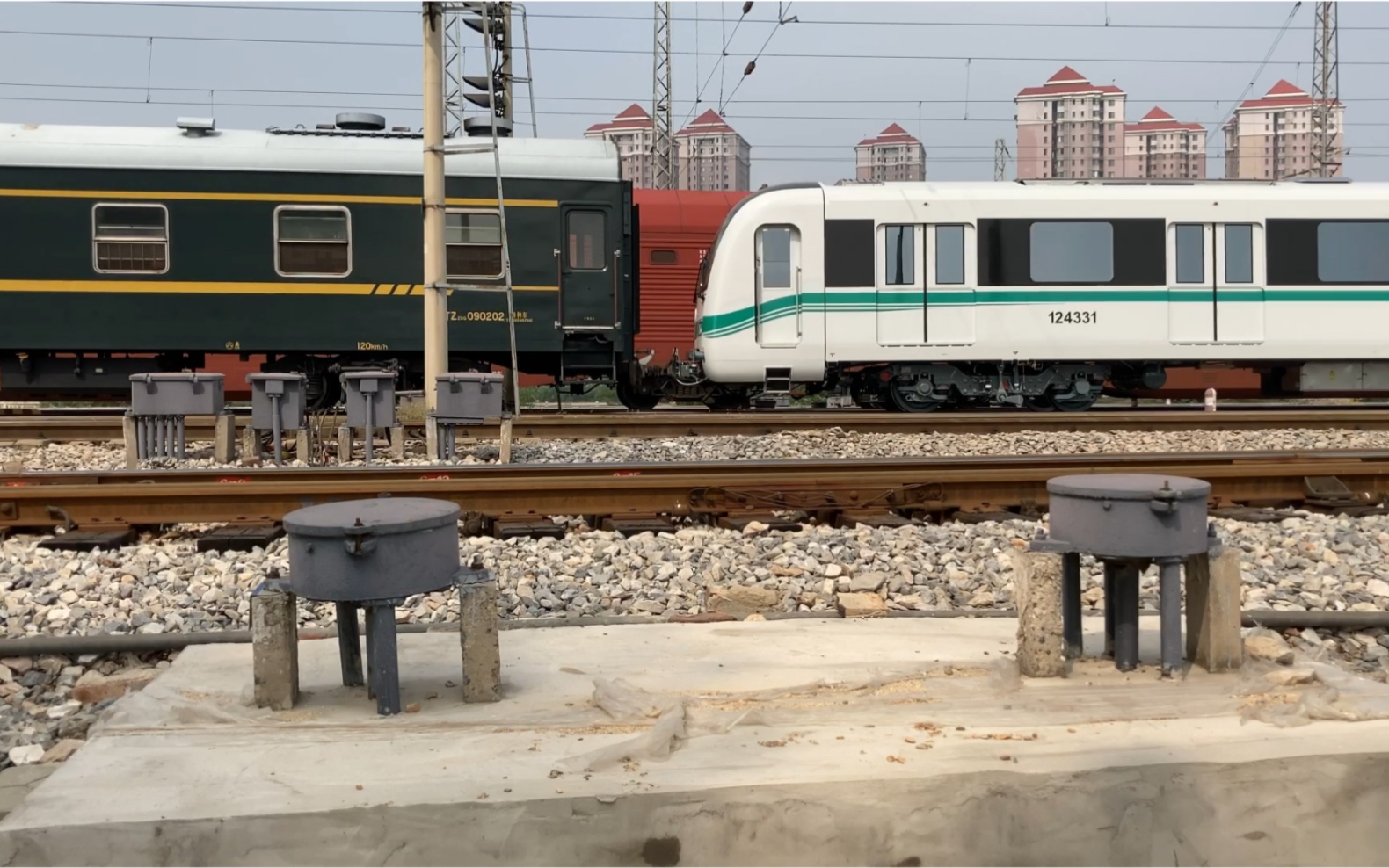 上海地铁12a03雪碧三世从南仓上发场发出 经南曹南下京沪 前往上海