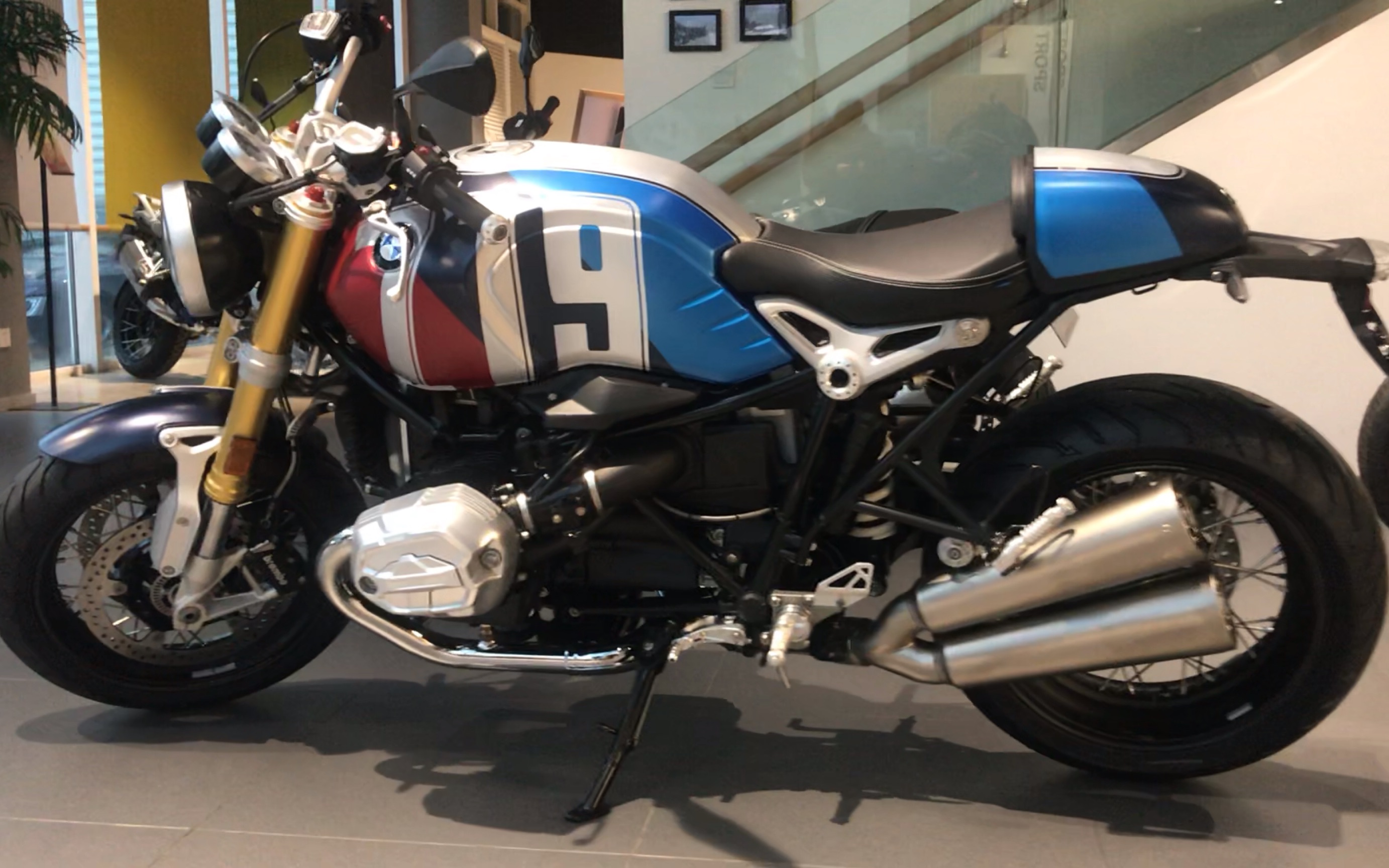 宝马限量款719拿铁_哔哩哔哩 (゜-゜)つロ 干杯~-bilibili