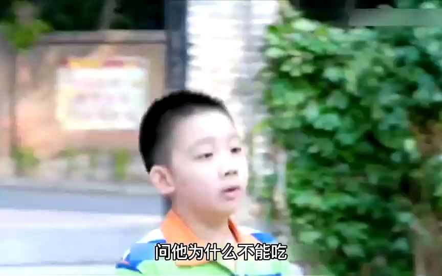 老太太喊孙子吃饺子,一旁的儿子察觉到了不对哔哩哔哩bilibili