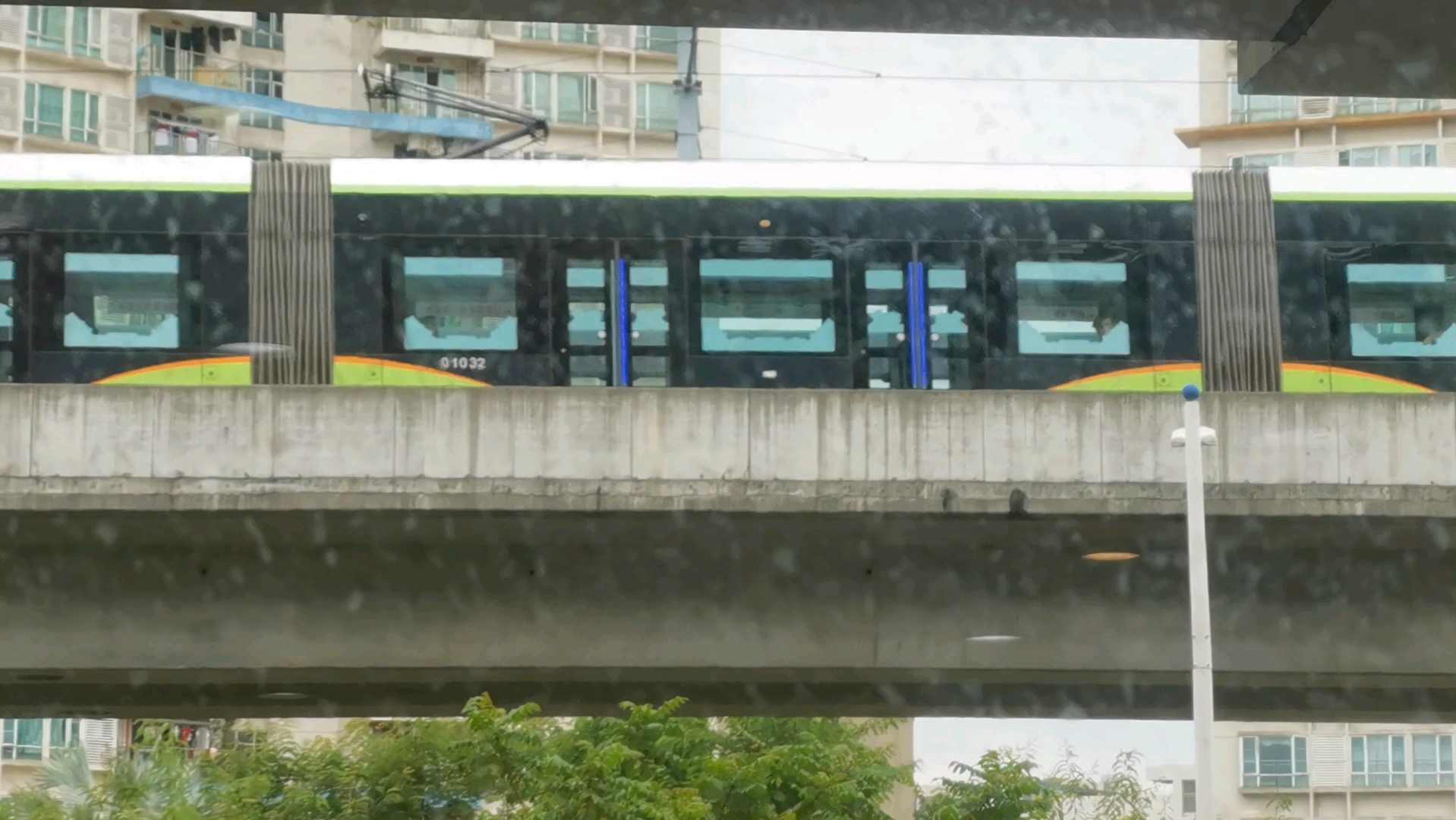 佛山有轨电车从平洲路通过