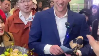 捐赠二战相册的美国小伙抵达北京，开启中国之行