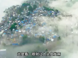 Download Video: 这是一座建在山顶上的天空之城，被称为中国最险的县城，房子修在悬崖边，全城只有一条路！