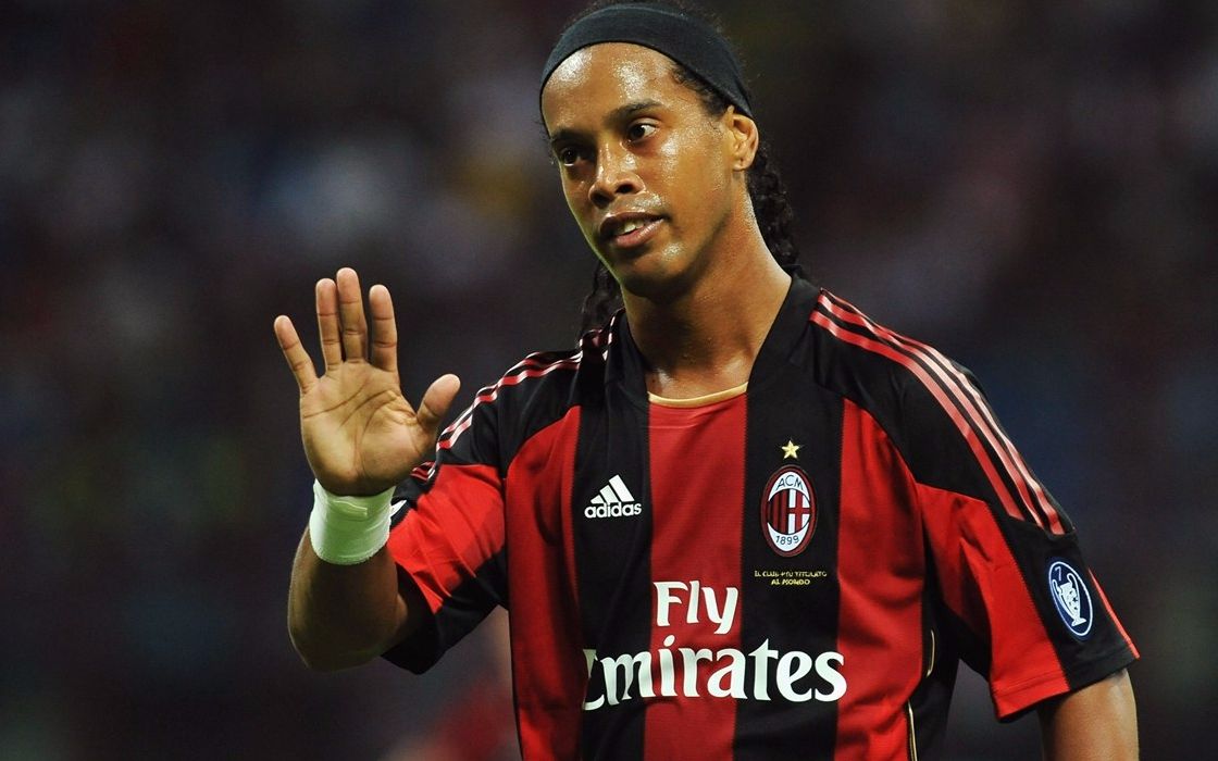 还未在ac米兰堕落的小罗献上的足球表演._哔哩哔哩_bilibili