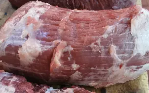 Скачать видео: 去菜市场，怎样挑选牛肉，哪个部位的牛肉是最嫩的，一起去看看吧