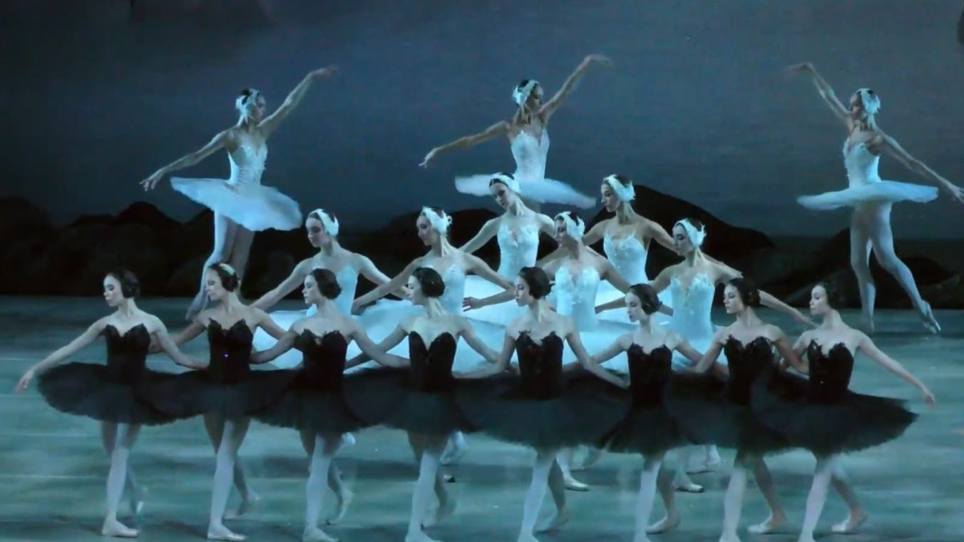 马林斯基剧院芭蕾《天鹅湖》经典黑白天鹅群舞