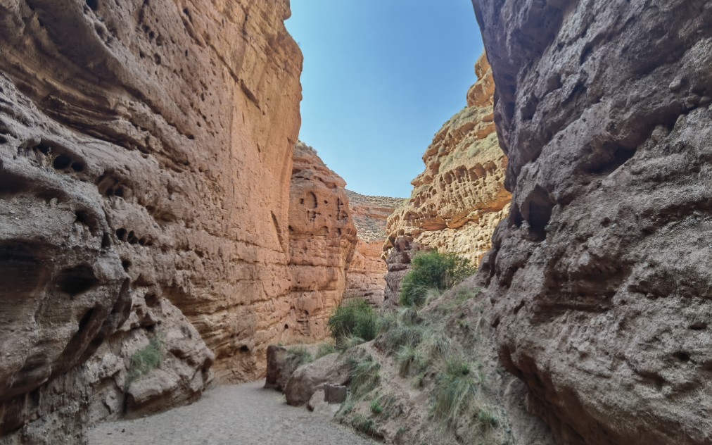 平山湖大峡谷谷底