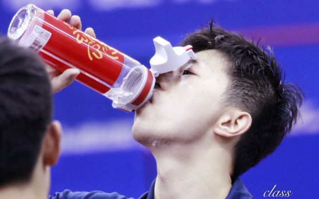 【马龙】龙吸水,补水时间到,大家一起来喝水!