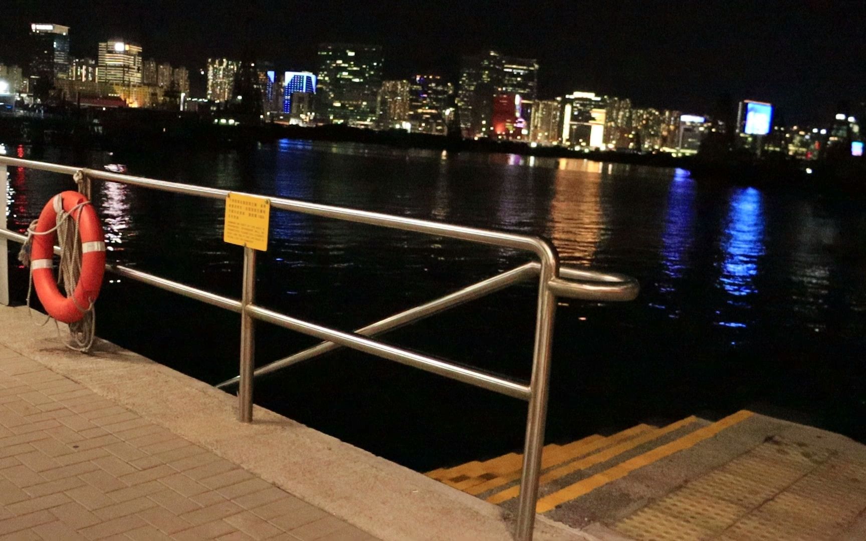 香港 夜晚的海边 高清