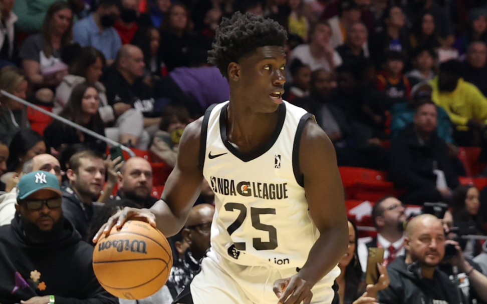 点燃队法国后卫sidy cissoko对阵孟菲斯拼搏队单场23分