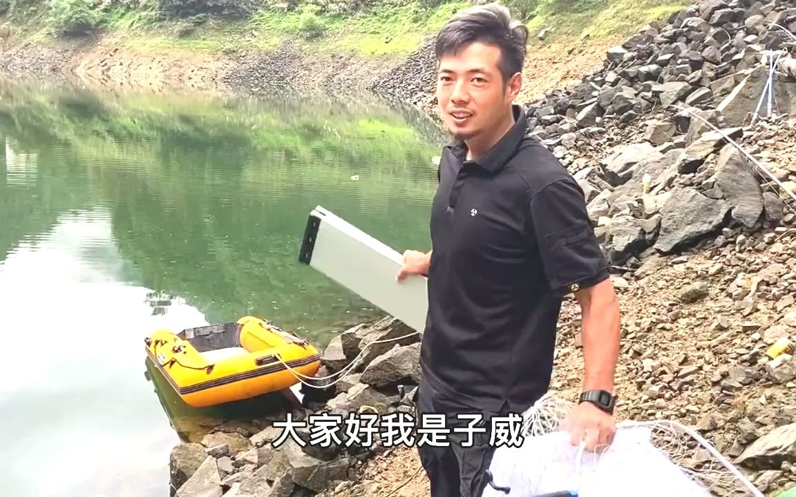 放古村后山峭壁上的蜂桶蜂蜜做满,天气大好,子威上山割蜂巢带回哔哩哔哩bilibili