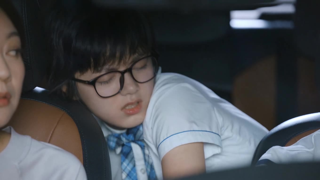 少年派,妙妙痛经请假回家还想吃烧烤,她妈妈说这病八成是装的.