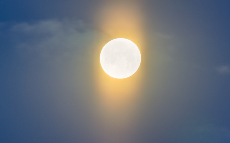 罕见天象之月亮光柱(月柱)延时视频_哔哩哔哩_bilibili