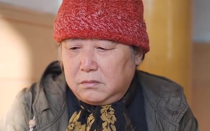 母亲怀胎十月,如今已经是满头白发,家人们有时间多陪陪父母 小剧场