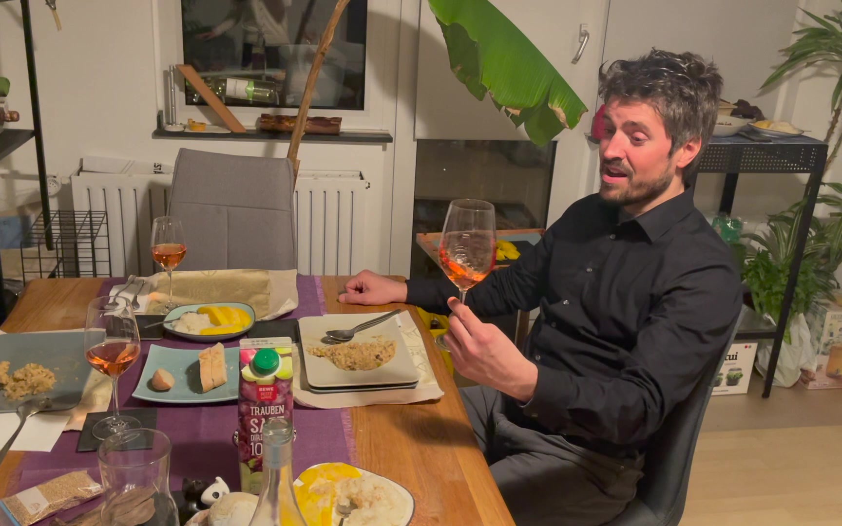 西班牙小哥装酷翻车现场spanishguyshowingoffwinetastingskills中英