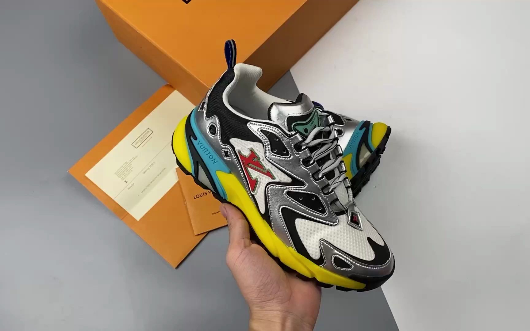 2023ss 老爹鞋lv runner tatic 银色系列运动鞋休闲鞋跑步鞋莆田鞋男