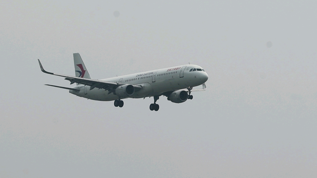 东航空客a321降落