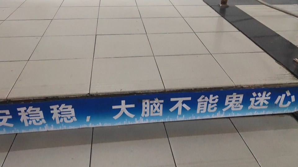 今天发了4月份的工资,发了5000块钱.本来是7号发的,7号是周末别人不上班.提前给你发了.我那个兄弟又找我借钱.每个月都是这样,直到发工资就找...