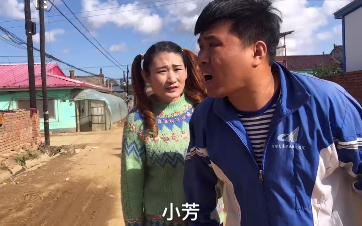 搞笑小芳05集:小虎利用废弃的啤酒瓶子,吹出美妙音乐,太有才了