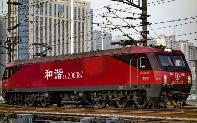 患有皮肤病的番茄0387牵引z161次列车进石家庄普速场停车