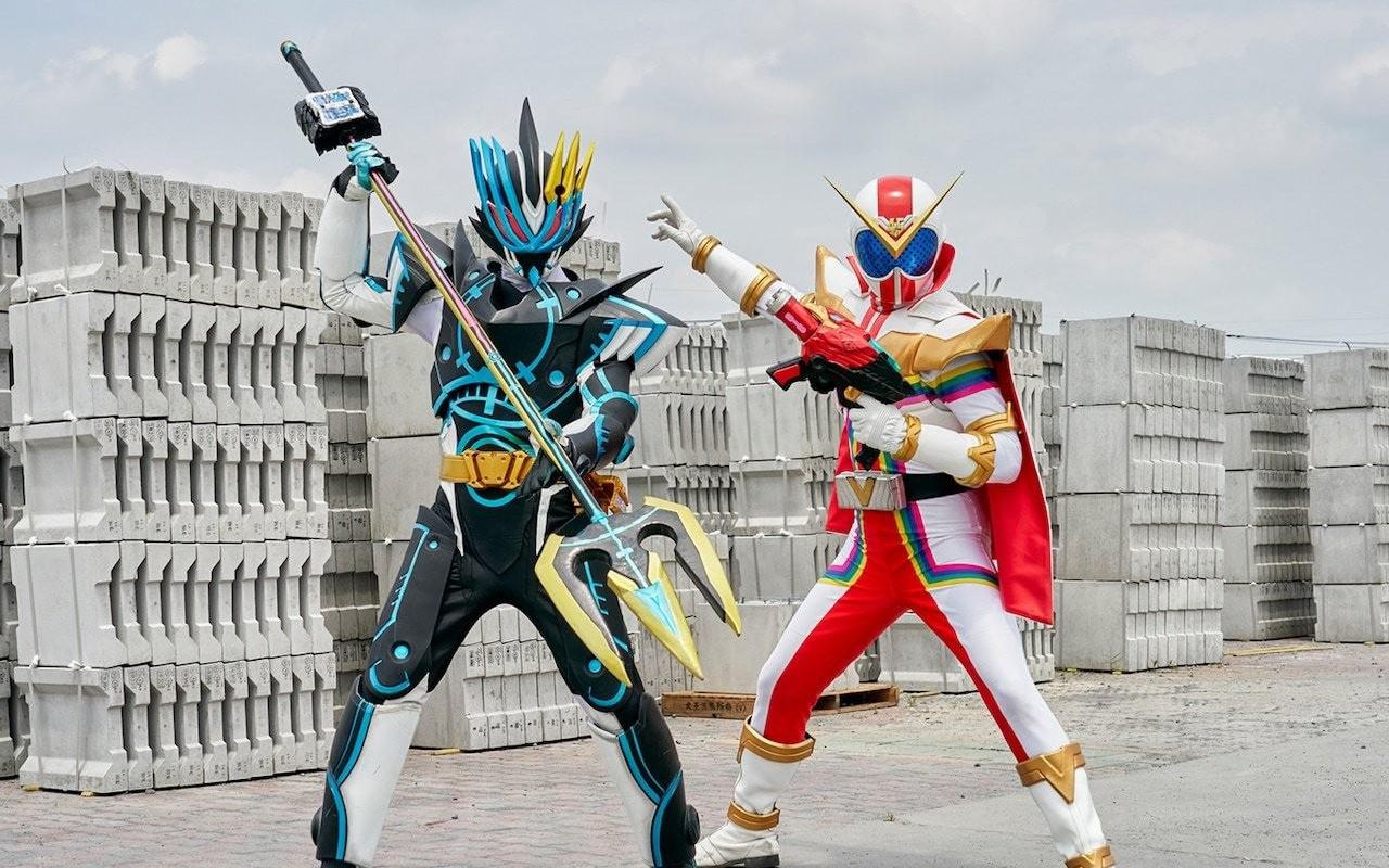 《超英战记!假面骑士圣刃 机界战队全开者合体》中字预告片