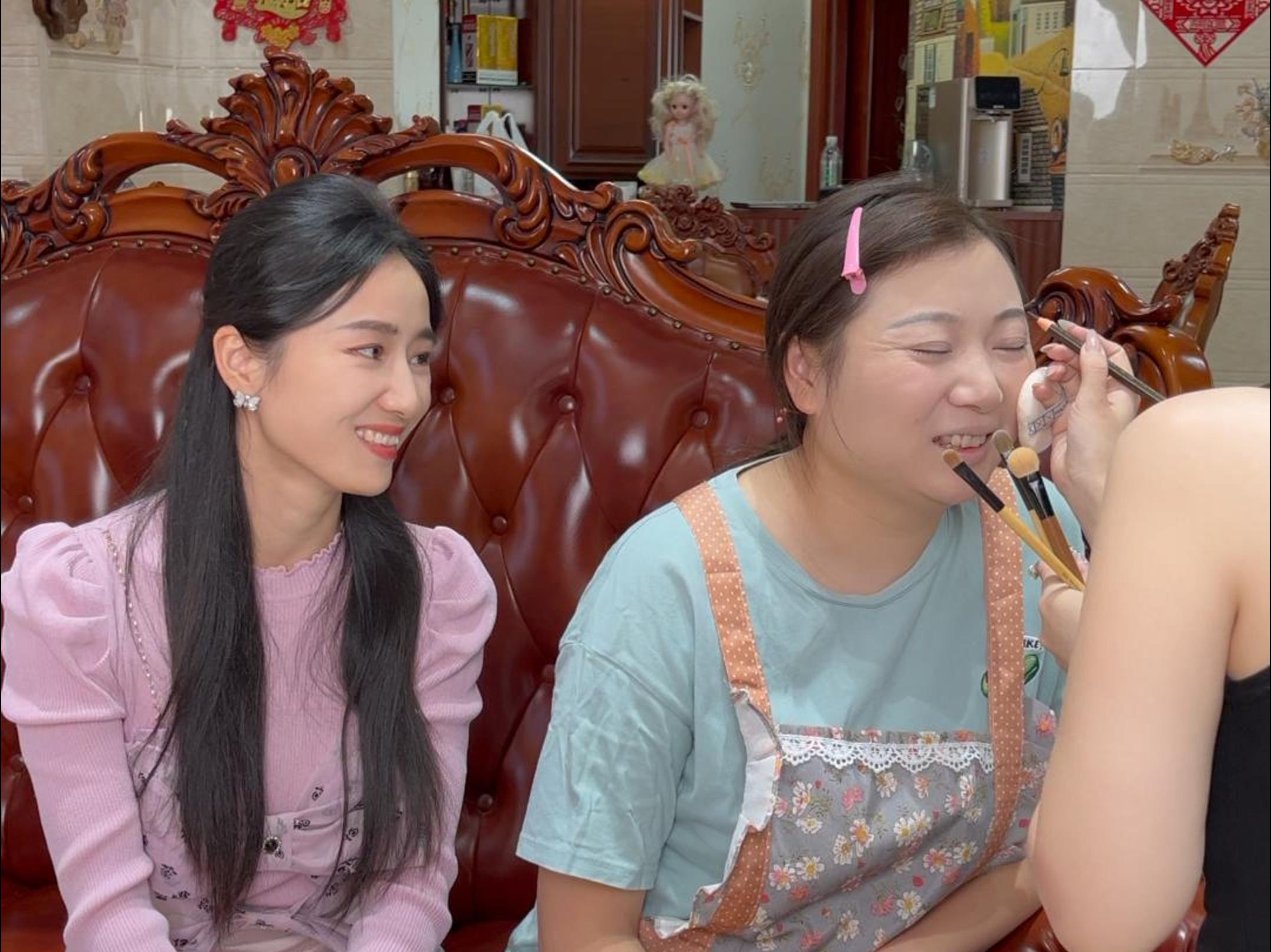 我立刻联系我的闺蜜化妆师帮她改造,姐妹们你们觉得燕姐能相亲成功吗