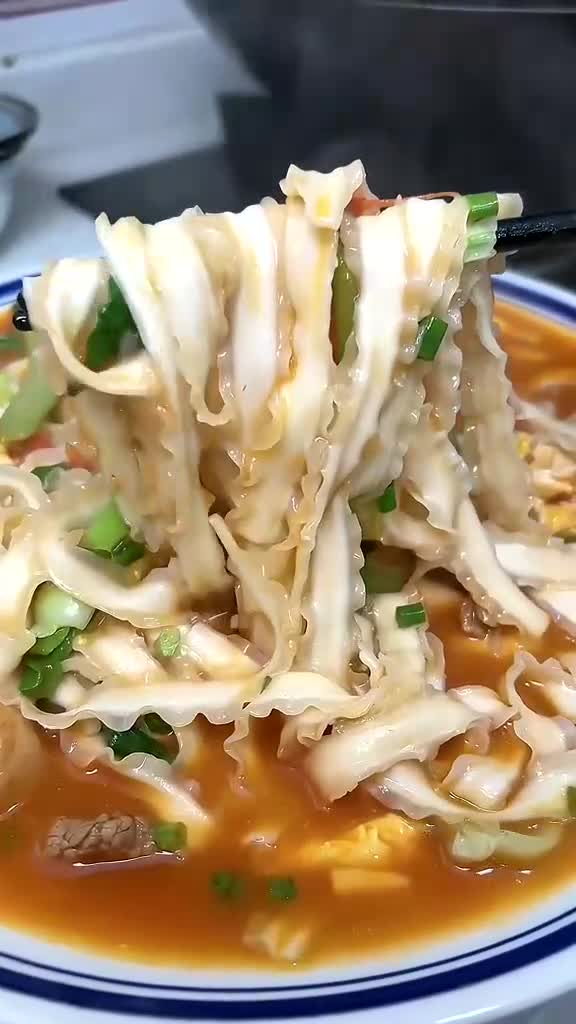 中午不知道吃什么,快来试试这个铁棍山药刀削面吧,既营养又好吃.